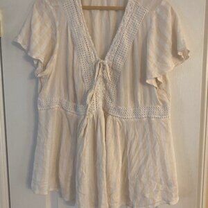 Torrid Women's White Tan Striped Crochet trim Flutter Sleeve top size 2/ 18-20